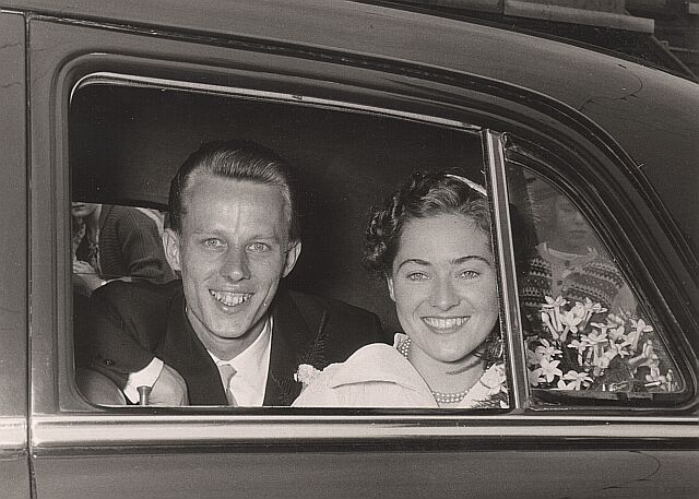 Jan and Antje Jonkman's wedding picture, in the car