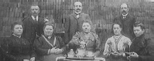 Jacob Jonkman and his family, 25 Kbytes, 636x254